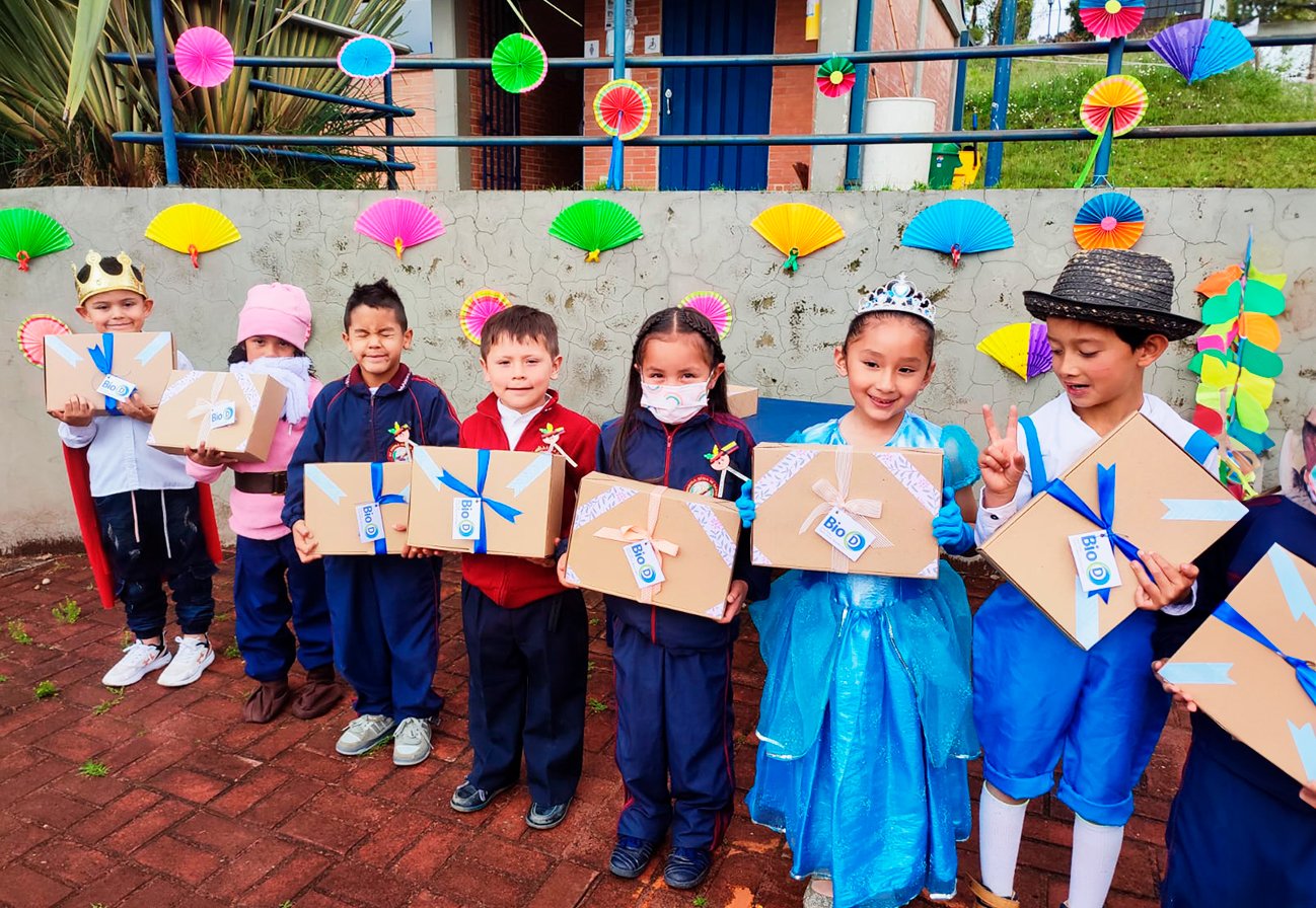Support for the Manuela Ayala de Gaitan educational institution "Sede Mancilla". BioD